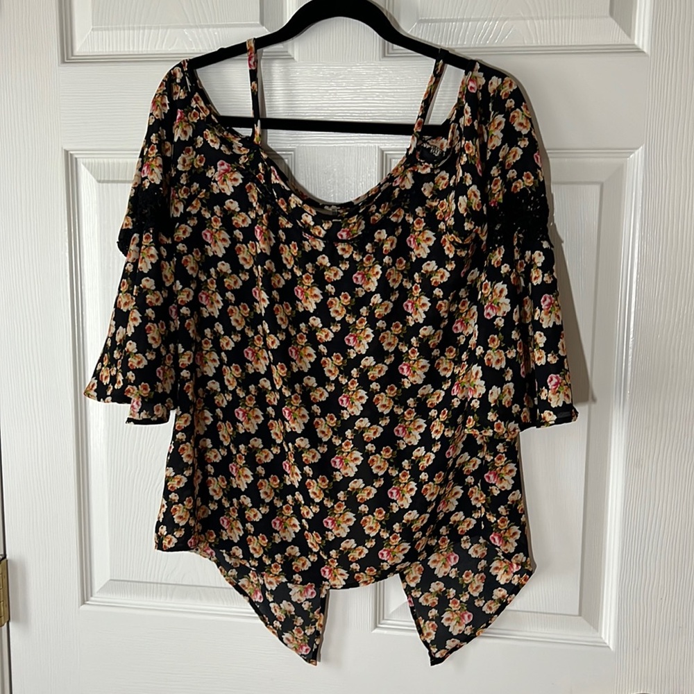 Paper Crane Fall Dark Floral Blouse Cold Shoulder‎ Lace and Bell Sleeves, Sz Med